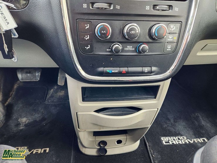 2013-dodge-grand-caravan-se-image-23