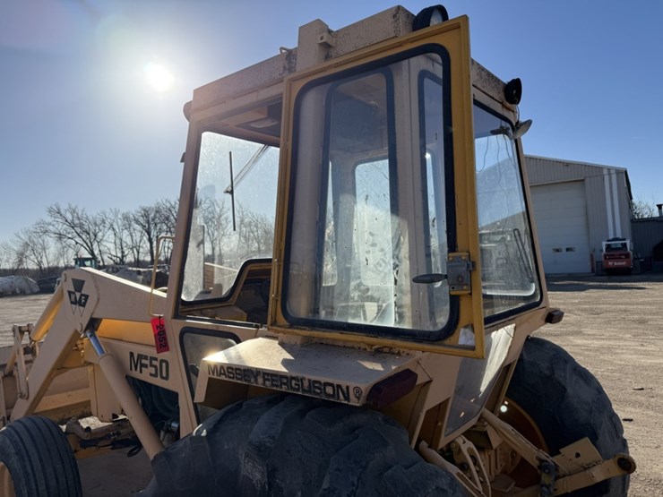massey-ferguson-300a-image-22