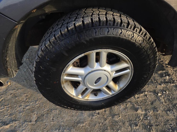 2004-ford-expedition-image-17