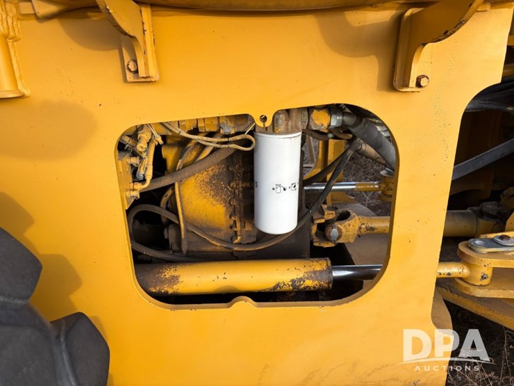 2001-deere-644h-image-26