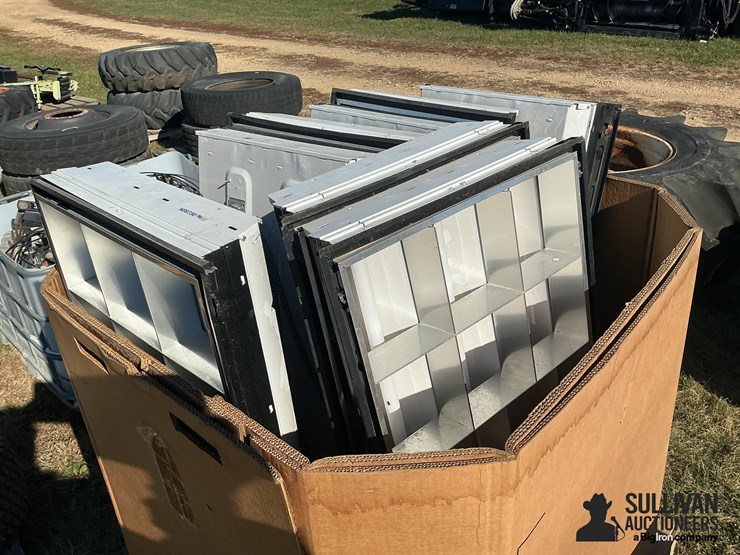 fluorescent-light-fixtures-image-1