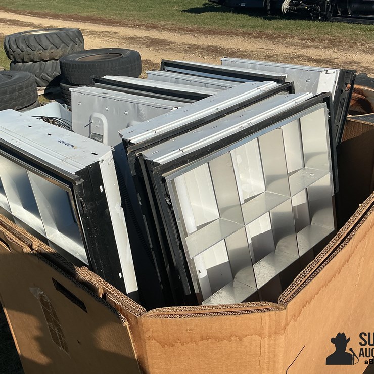 Fluorescent Light Fixtures