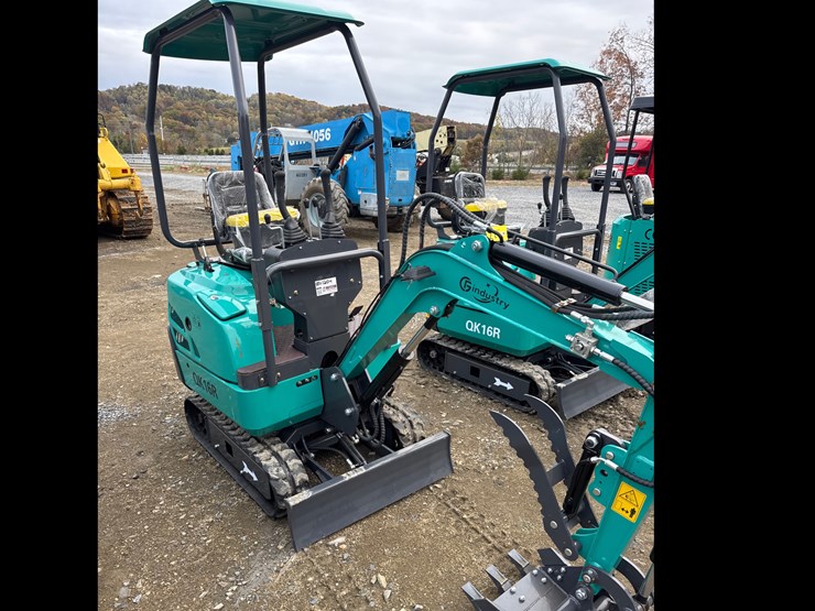 #1204-•-new-cfg-industrial-qk16r-mini-excavator-with-thumb-image-2