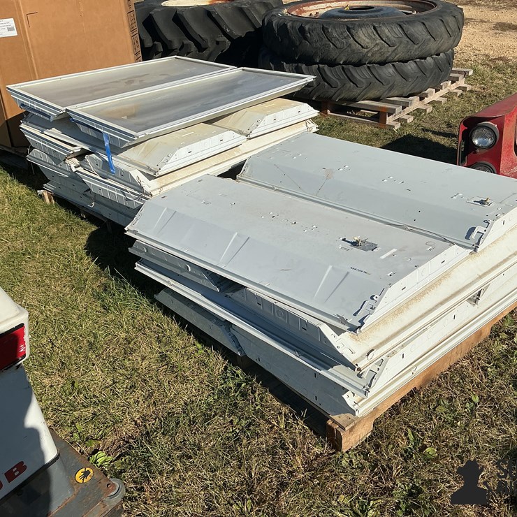 Fluorescent Light Fixtures