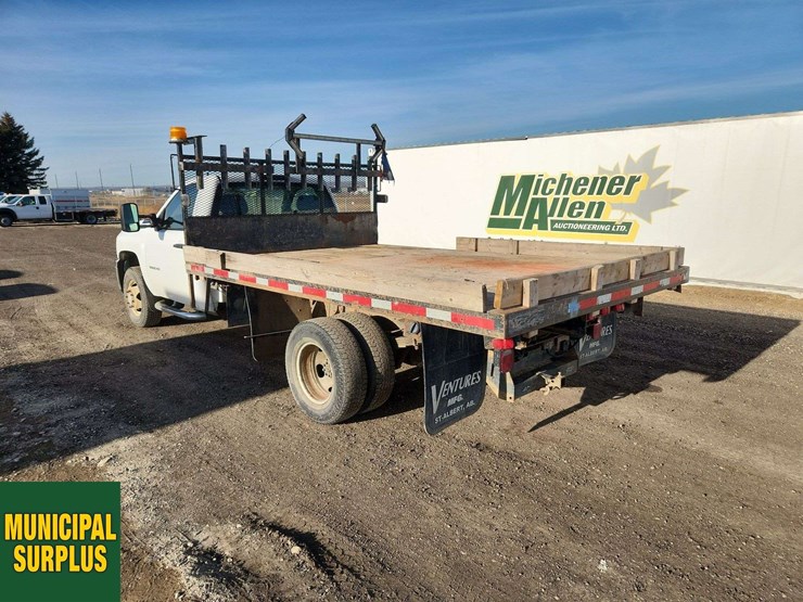 2013-chevrolet-silverado-3500hd-image-3