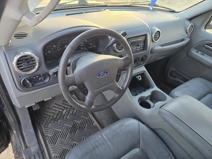 2004-ford-expedition-image-10