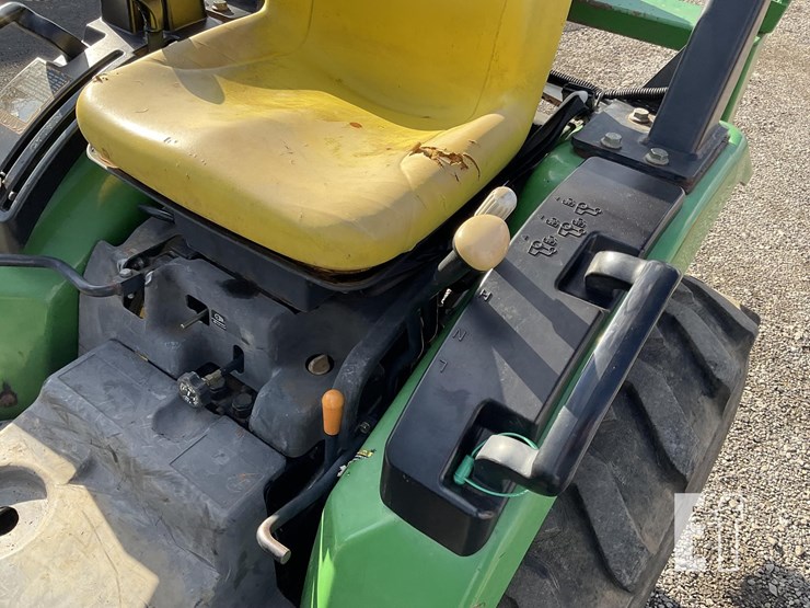 john-deere-2320-image-17