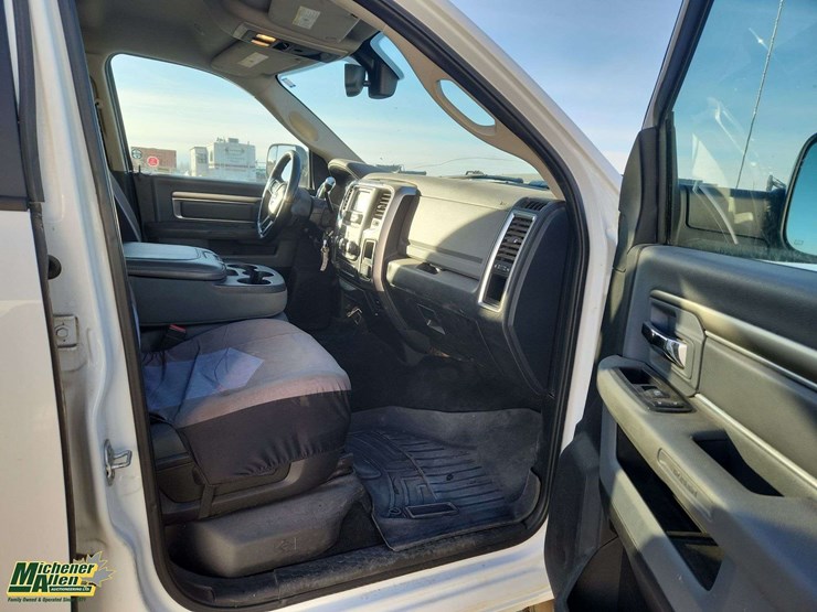 2017-dodge-2500-image-25