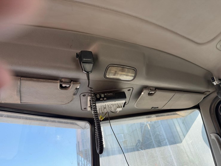 peterbilt-semi-tractor-image-28