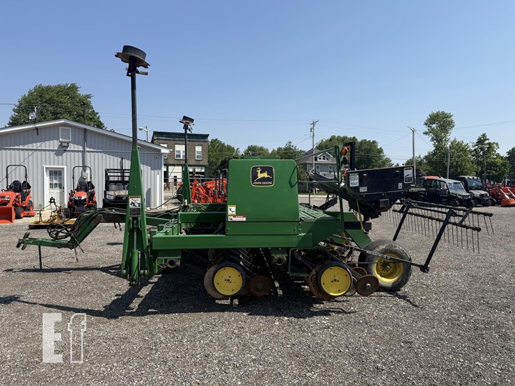 1993-john-deere-750-image-2