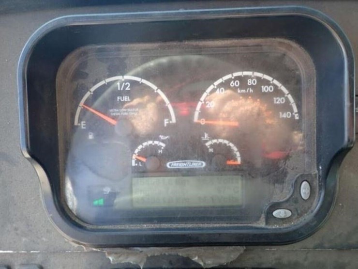 2012-freightliner-mt55-image-15