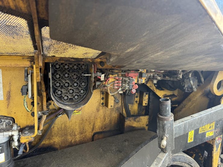 caterpillar-ap-1055f-image-13