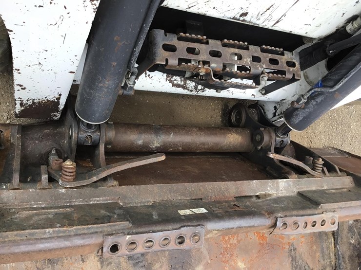 2017-bobcat-t740-image-10