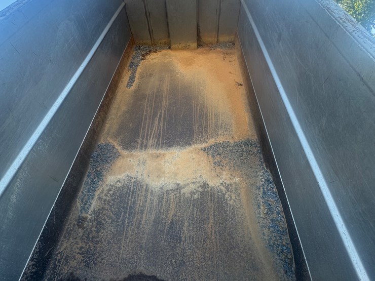 #1302-•-2002-volvo-vhd-truck-with-stainless-dump-bed-image-7