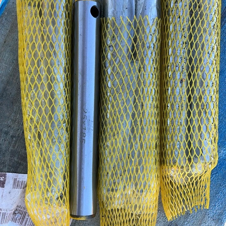 #5062 • Unused 2025 Landhero 25 mm x 185mm Universal Bucket Pin