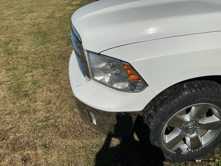 2015-ram-1500-big-horn-image-14