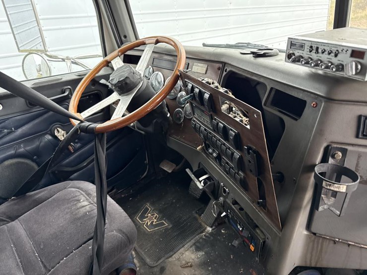 #3157-•-western-star-parts-sleeper-truck-image-18