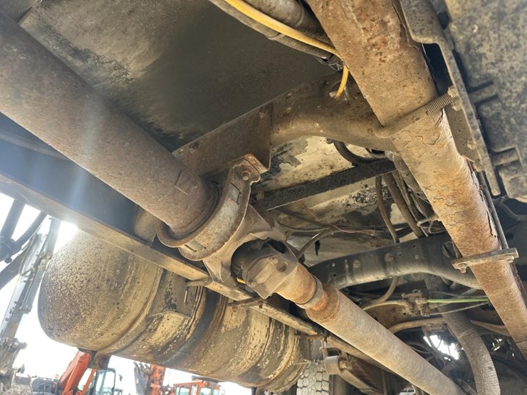 2009-international-7400-image-51