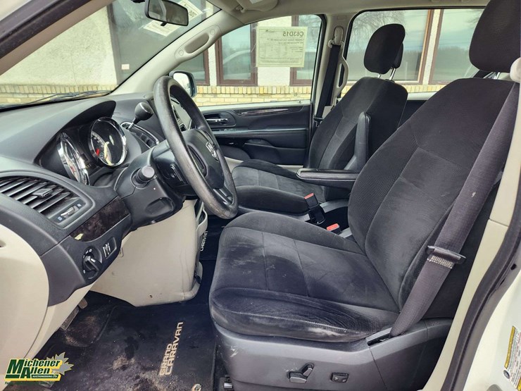 2013-dodge-grand-caravan-se-image-25