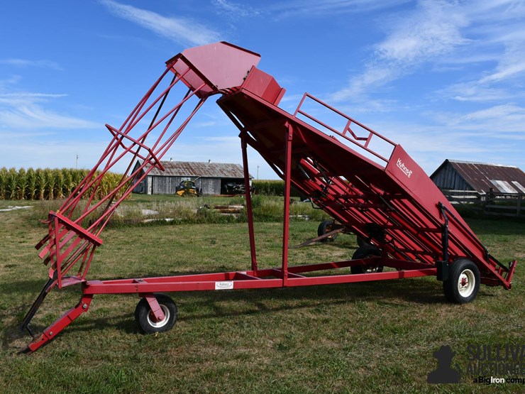 kuhns-1534-hay-accumulator-image-1