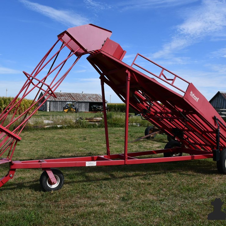 Kuhns 1534 Hay Accumulator