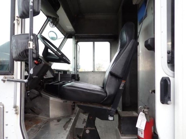 2013-freightliner-mt55-image-33