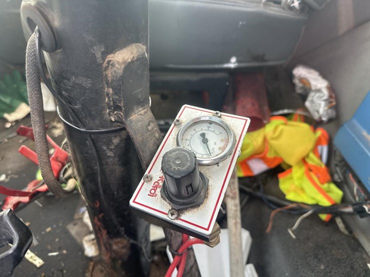 2009-international-7400-image-40