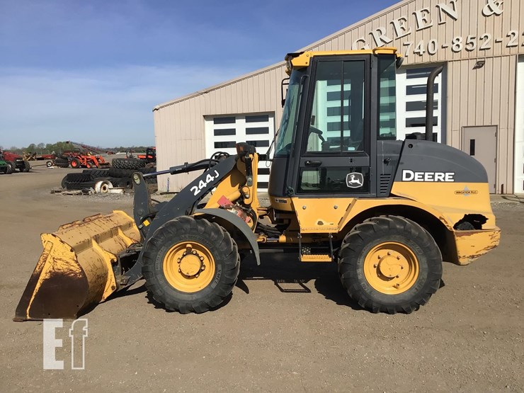 2005-deere-244j-image-4