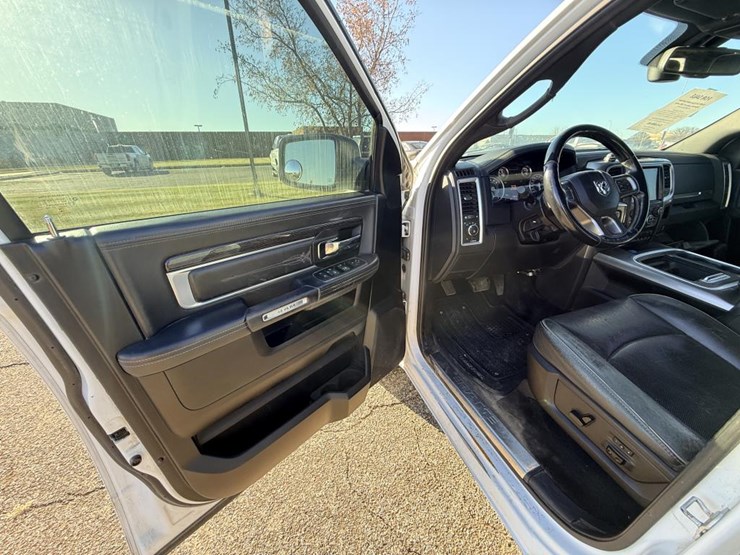 2016-dodge-1500-image-24