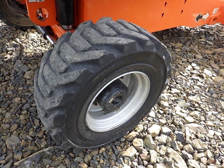 2016-jlg-400s-image-30