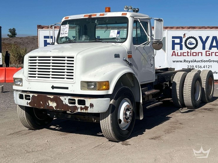 1999-international-f-4900-t/a-cab-and-chassis-truck-image-1