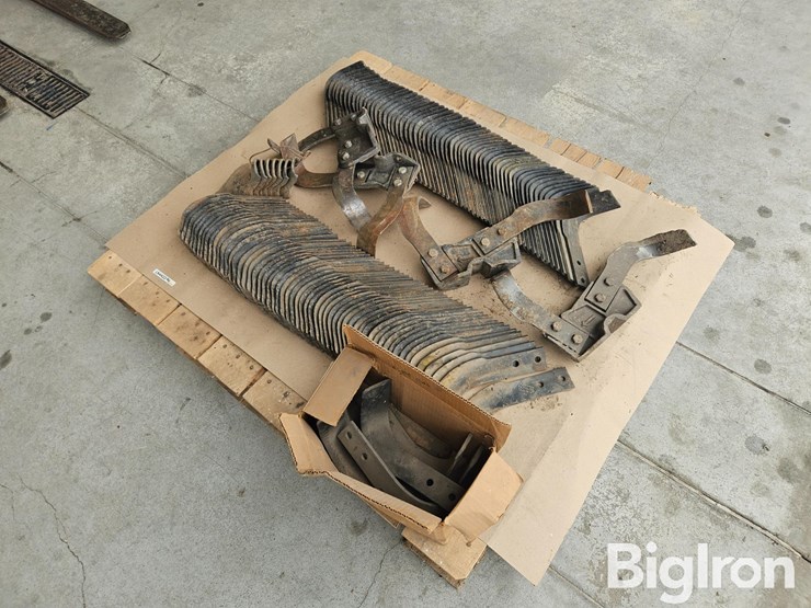 eversman-unused-tiller-knives-&-brackets-image-7