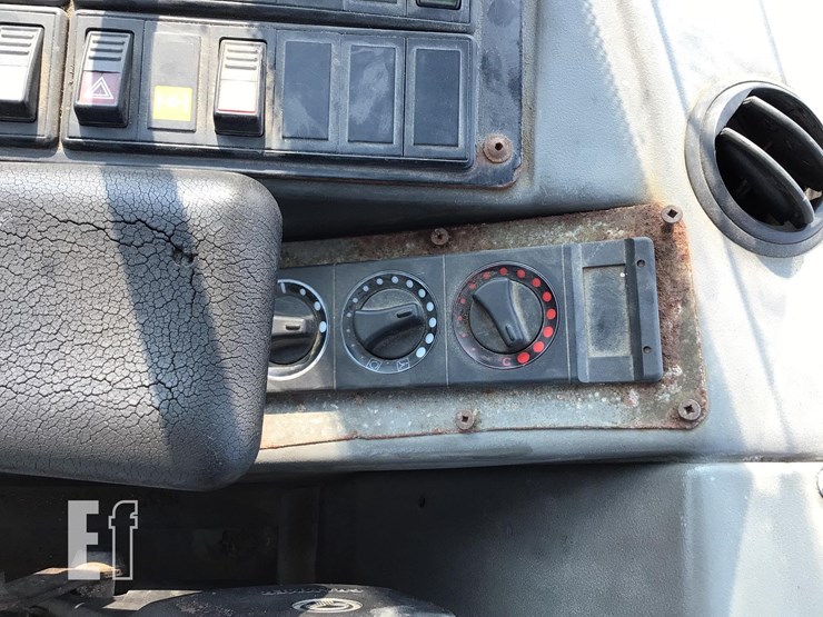 2007-deere-244j-image-9