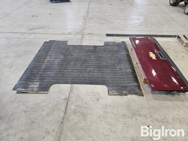 chevrolet-silverado-tailgate-&-box-floor-pad-image-6