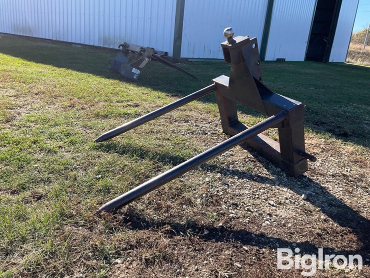 3-pt-bale-spear-category-ii-mounted-bale-carrier-image-1