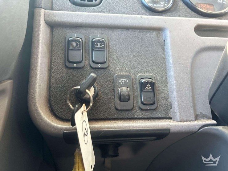 2013-peterbilt-367-image-17