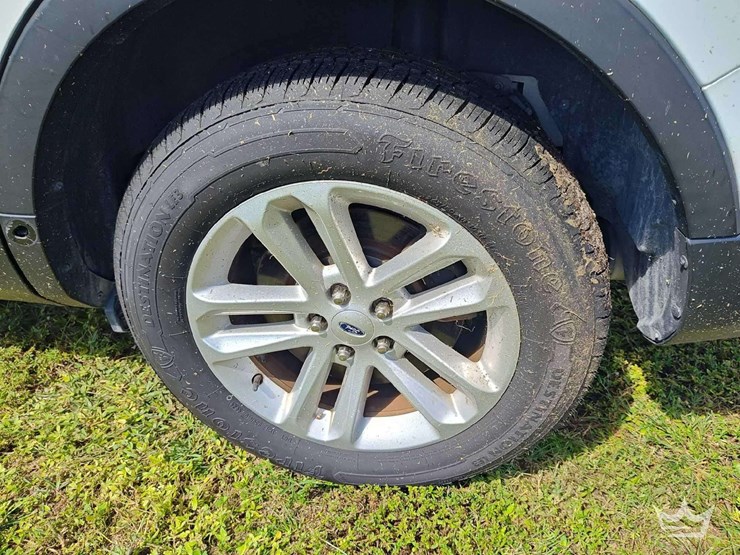 2017-ford-explorer-image-42