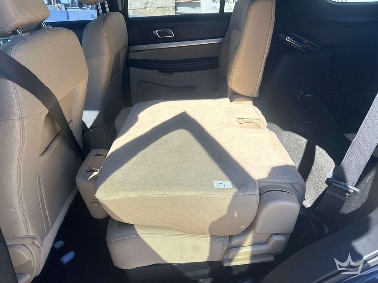 2017-ford-explorer-image-21