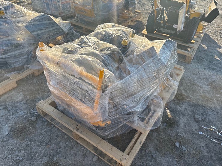 #23-•-unused-dewalt-dw33-walk-behind-zero-turn-mower-inv#32773-image-4