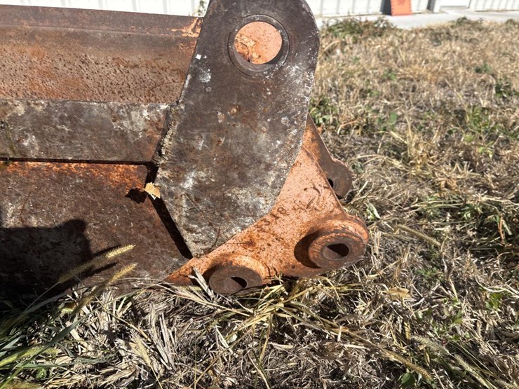 #3814-•-approx.-12"-tooth-bucket-image-4