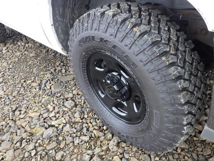 2002-chevrolet-tahoe-image-16