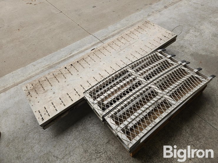 (2)-sets-of-folding-aluminum-ramps-image-4