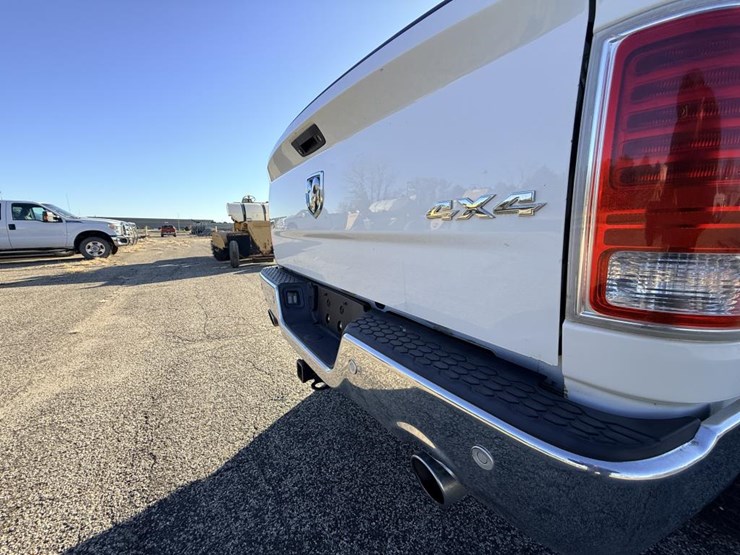 2016-dodge-1500-image-17