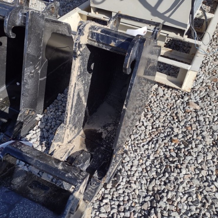 12 in X-Change Excavator Bucket (QEA 4028)