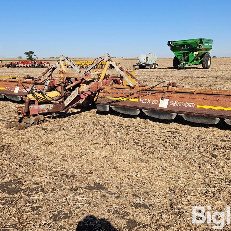 M-C 30SFP 30' Hydraulic Fold Flail Shredder