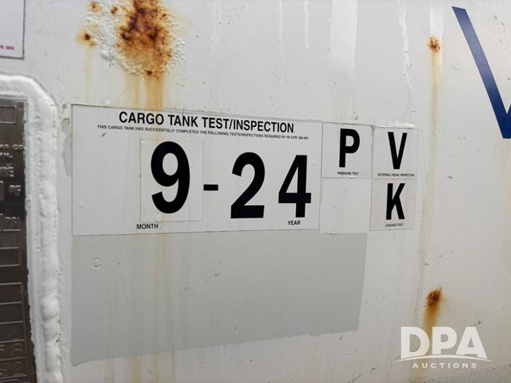 2010-freightliner-business-class-bobtail-truck-(dr12578-unit-221)-image-35