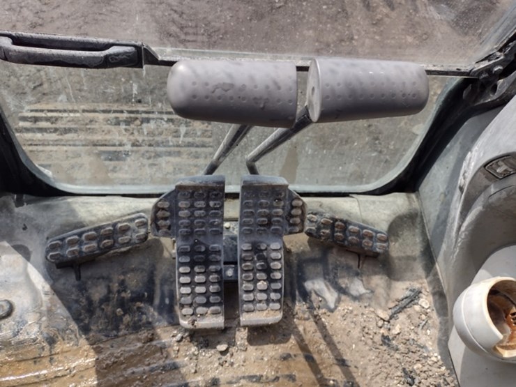 deere-250g-lc-image-7