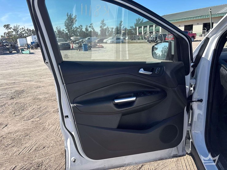 2015-ford-escape-image-11