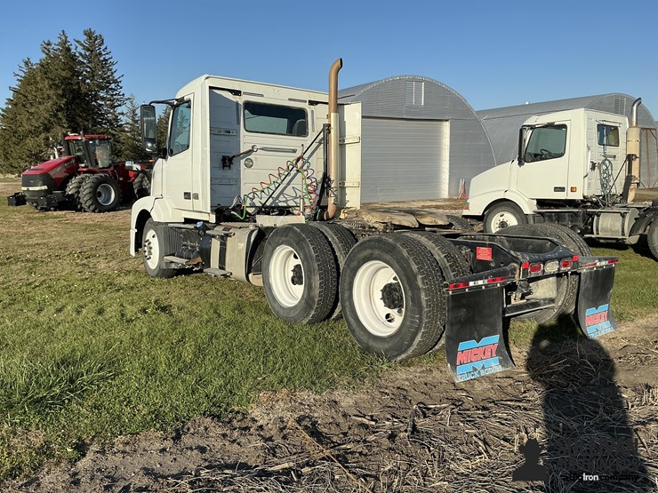 2016-volvo-vn-image-7