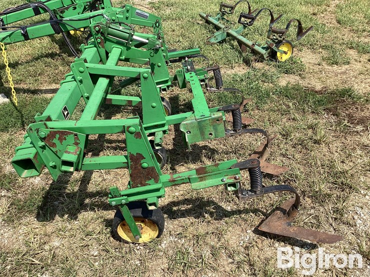 john-deere-725-image-12